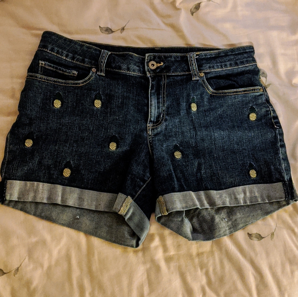 🌿🍍Cute & Fun Pineapple Mid-Rise Denim Shorts🍍